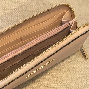 Michael Kors Zipper Wallet